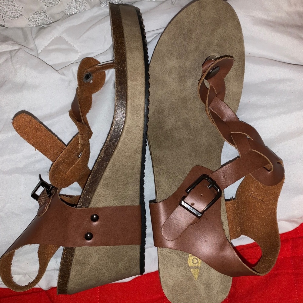 light brown wedges